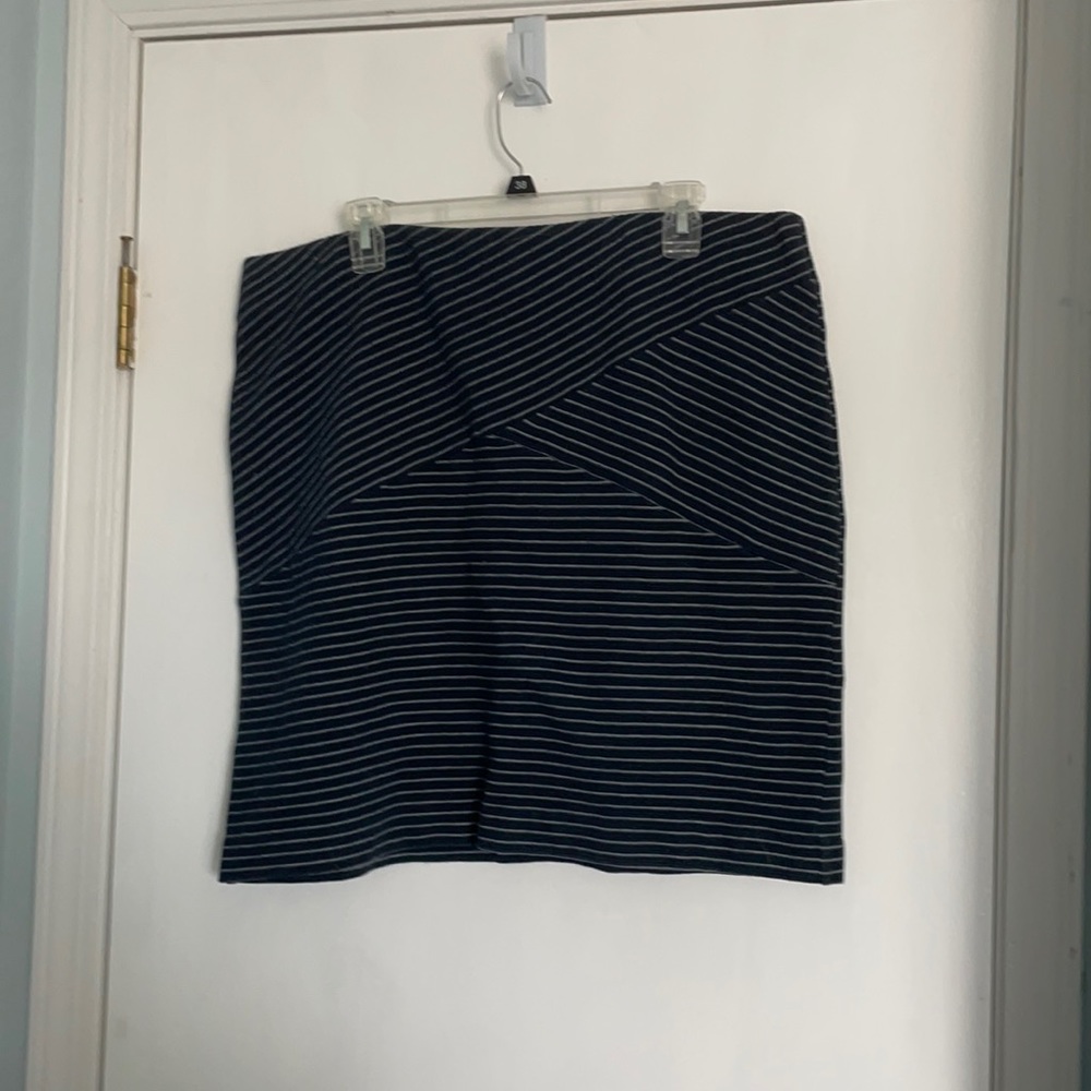 XL JJill skirt navy and white
